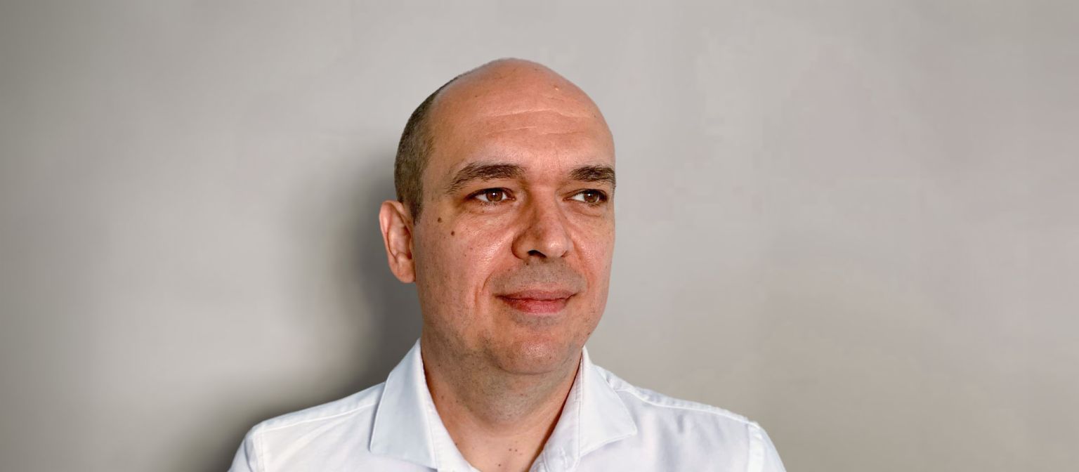 Μια φωτογραφία απεικονίζει τον Cristian Musat, Γενικό Διευθυντή της EOS International BVG και «εγκέφαλο» του έργου Kollecto+.