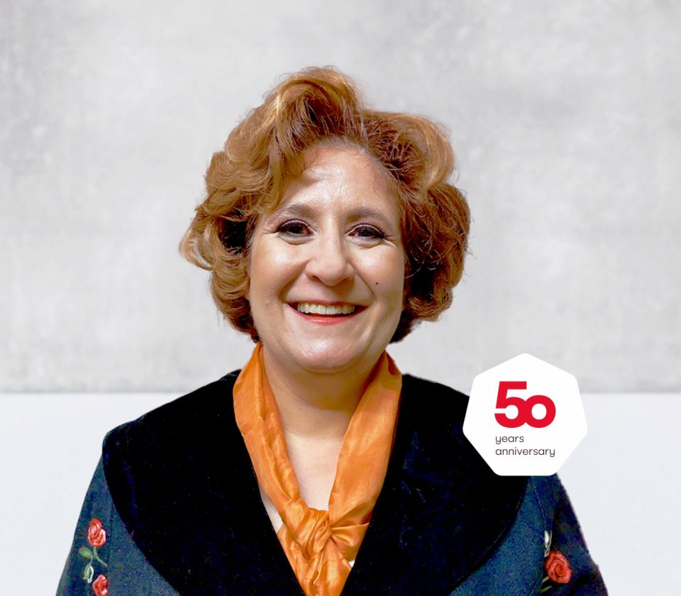 Πορτρέτο της Patrizia Christen, Ειδικού είσπραξης απαιτήσεων, EOS Switzerland, σε φωτεινό φόντο
